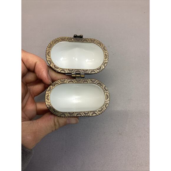 Vintage Floral Heart  Heart Trinket Box - Picture 8 of 9